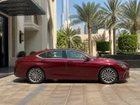 Lexus ES 300h — الجانب