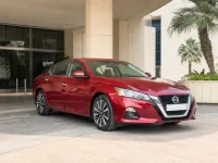 Nissan Altima — الأمام