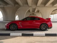 Nissan GT-R — сбоку