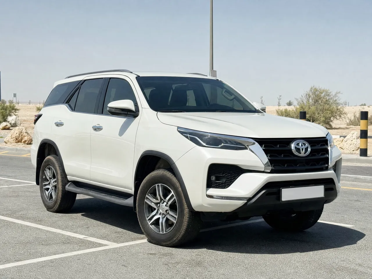Toyota Fortuner — front