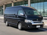 Toyota Hiace — सामने