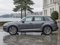 Audi Q7 — side