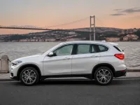 BMW X1 — side