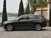 BMW X5 — side