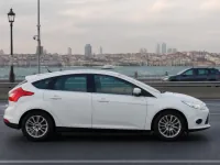 Ford Focus — side