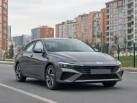 Hyundai Elantra — front