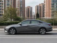 Hyundai Elantra — side