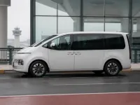 Hyundai Staria — side