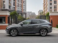 Hyundai Tucson — side