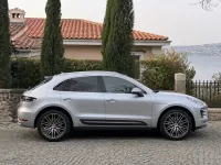 Porsche Macan — side