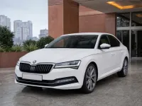 Škoda Superb — front