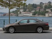 Toyota Camry — side