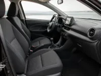 Toyota Yaris — interior