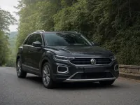 Volkswagen T-Roc — front