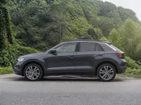 Volkswagen T-Roc — side