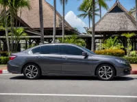 Honda Accord — seitlich