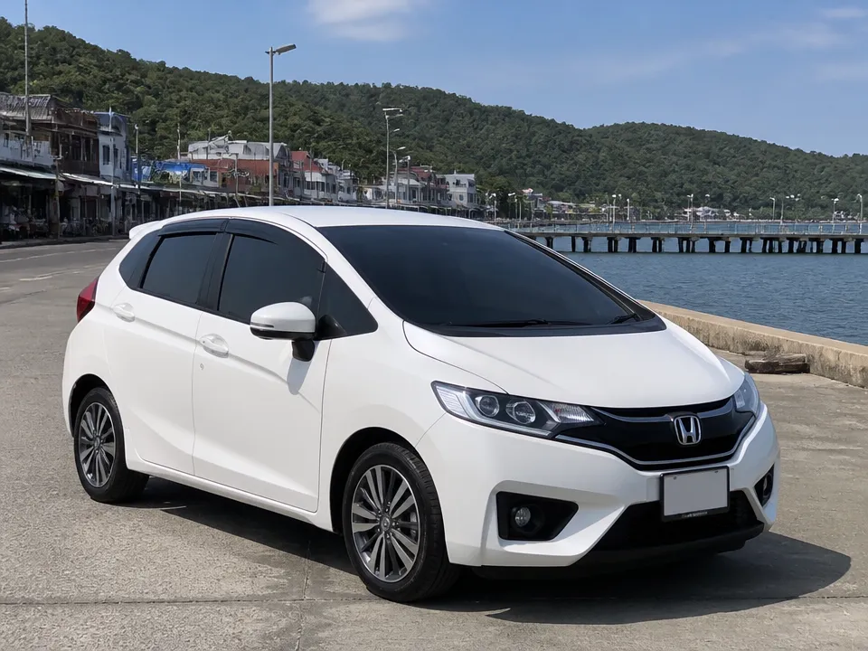Honda Jazz — รถเช่าเกาะสมุย