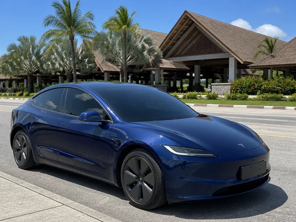 Tesla Model 3 — รถเช่าเกาะสมุย