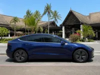 Tesla Model 3 — profil
