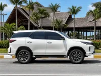 Toyota Fortuner — ด้านข้าง