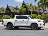 Toyota Hilux Revo — сбоку