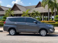 Toyota Innova — 侧面
