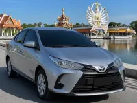Toyota Yaris Ativ — vorn
