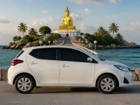 Toyota Yaris — 侧面