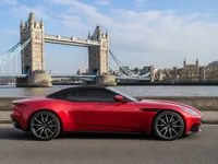 Aston Martin DB11 Volante — seitlich