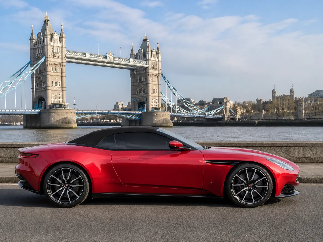 Aston Martin DB11 Volante — seitlich