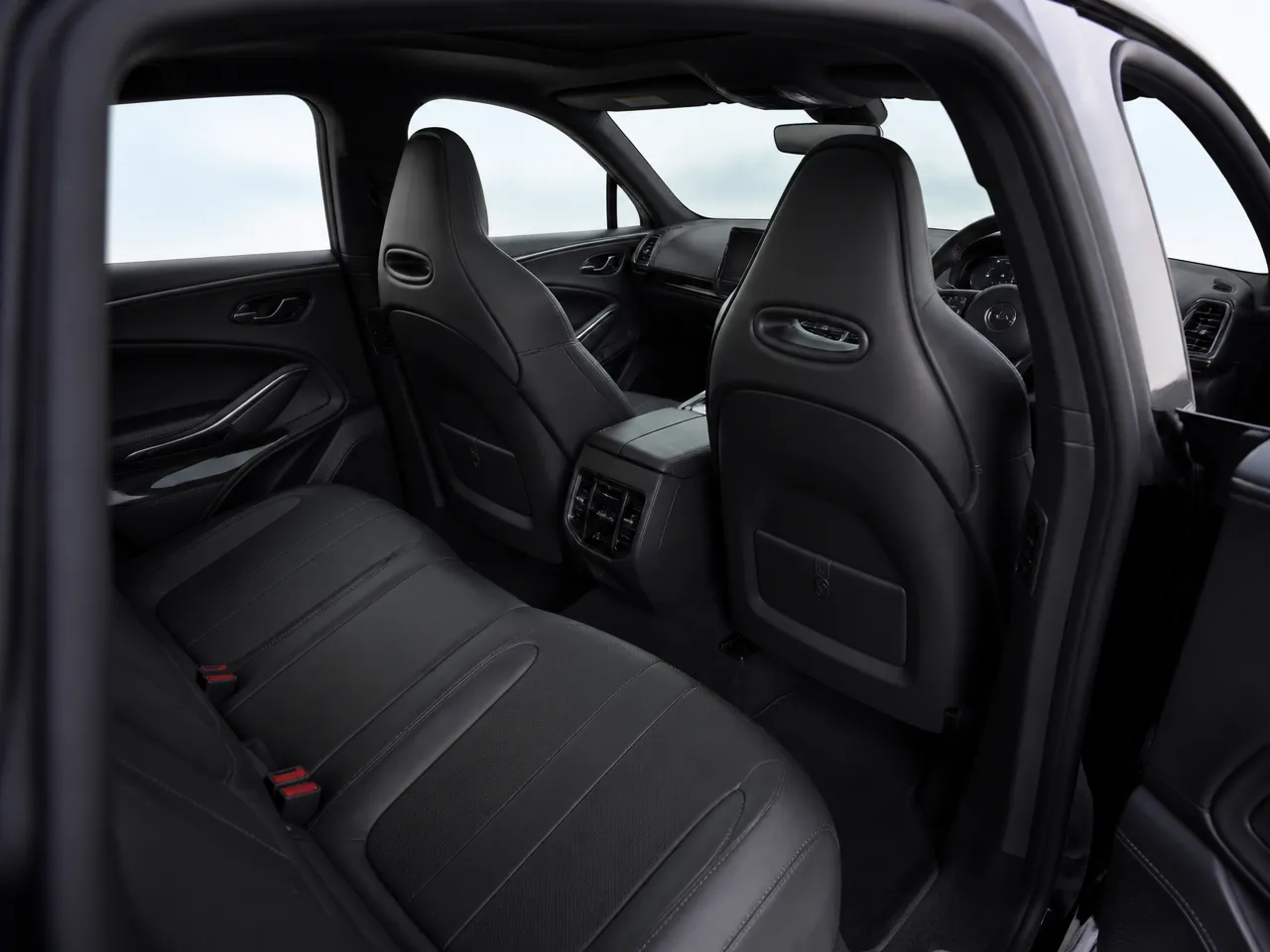 Aston Martin DBX707 — interni
