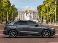Audi Q8 — الجانب