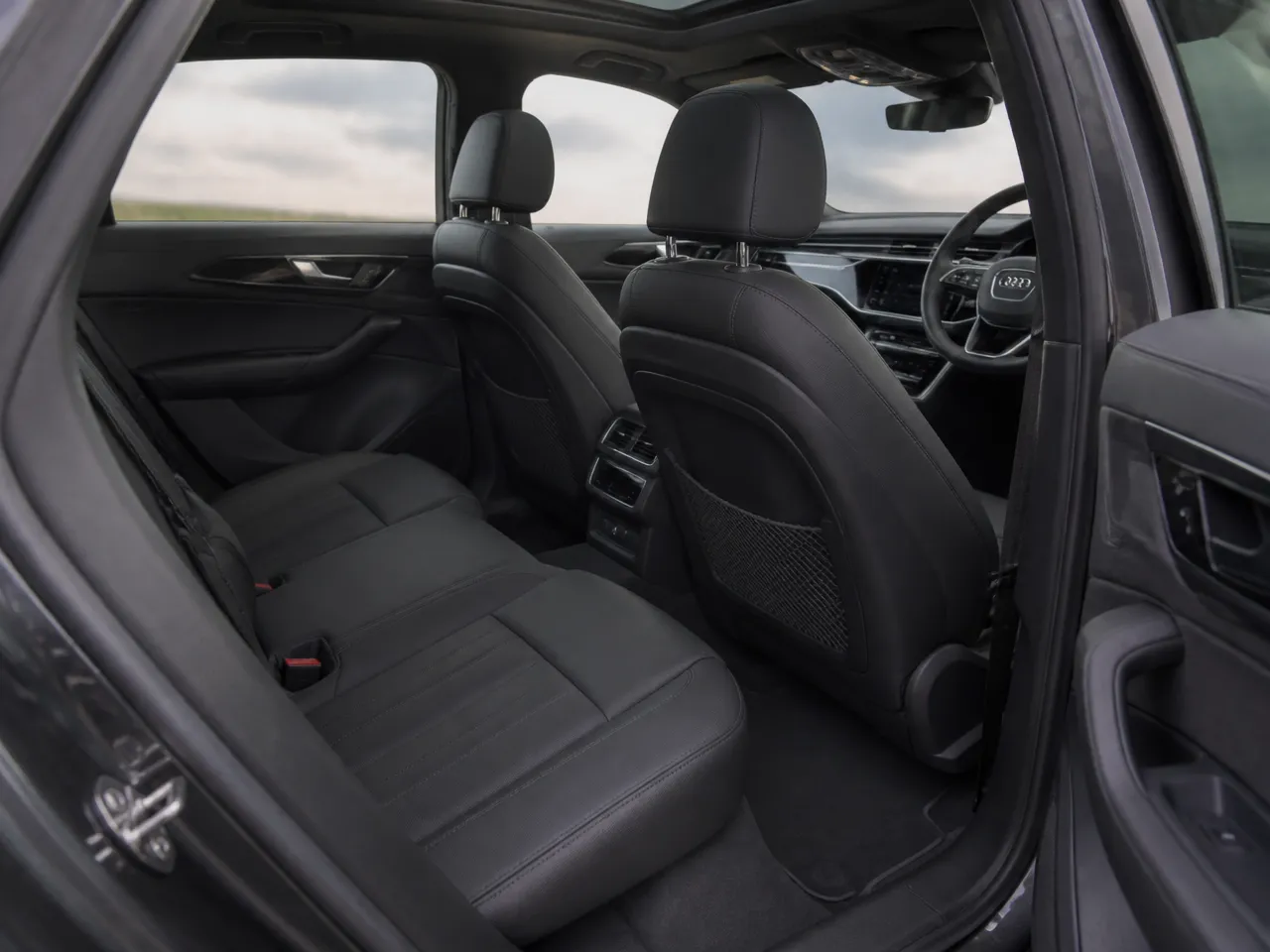 Audi Q8 — المقصورة الداخلية