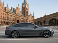 BMW i4 — 侧面
