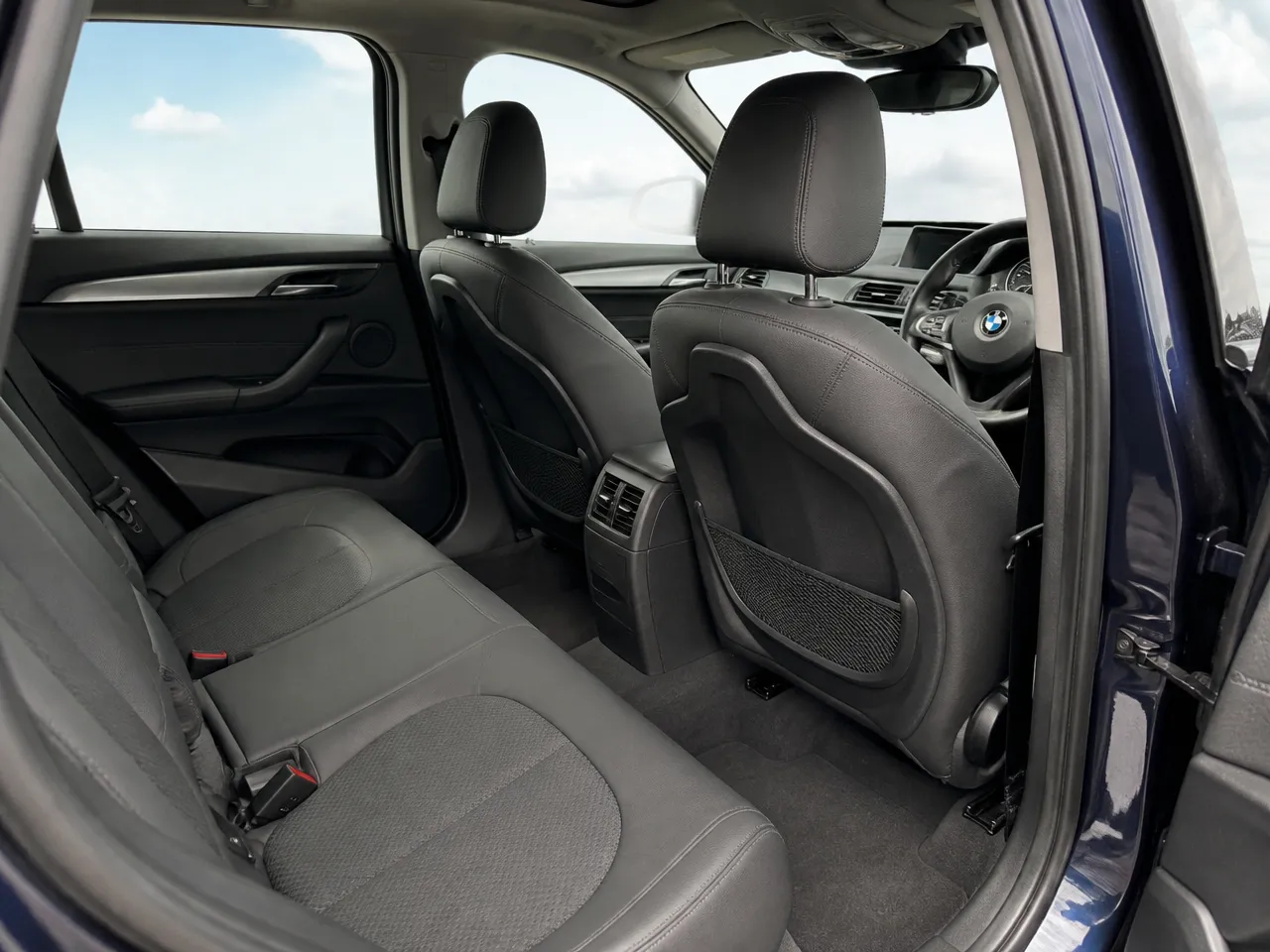 BMW X1 — المقصورة الداخلية