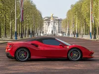 Ferrari F8 Spider — 侧面