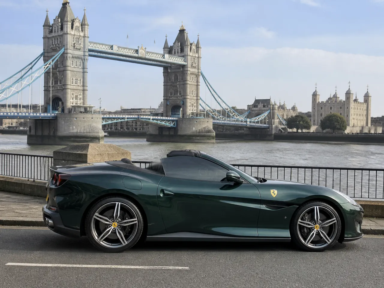 Ferrari Portofino — الجانب