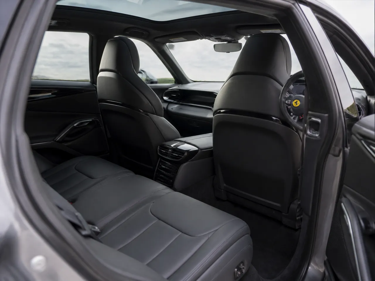 Ferrari Purosangue — interior