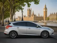 Ford Focus — الجانب