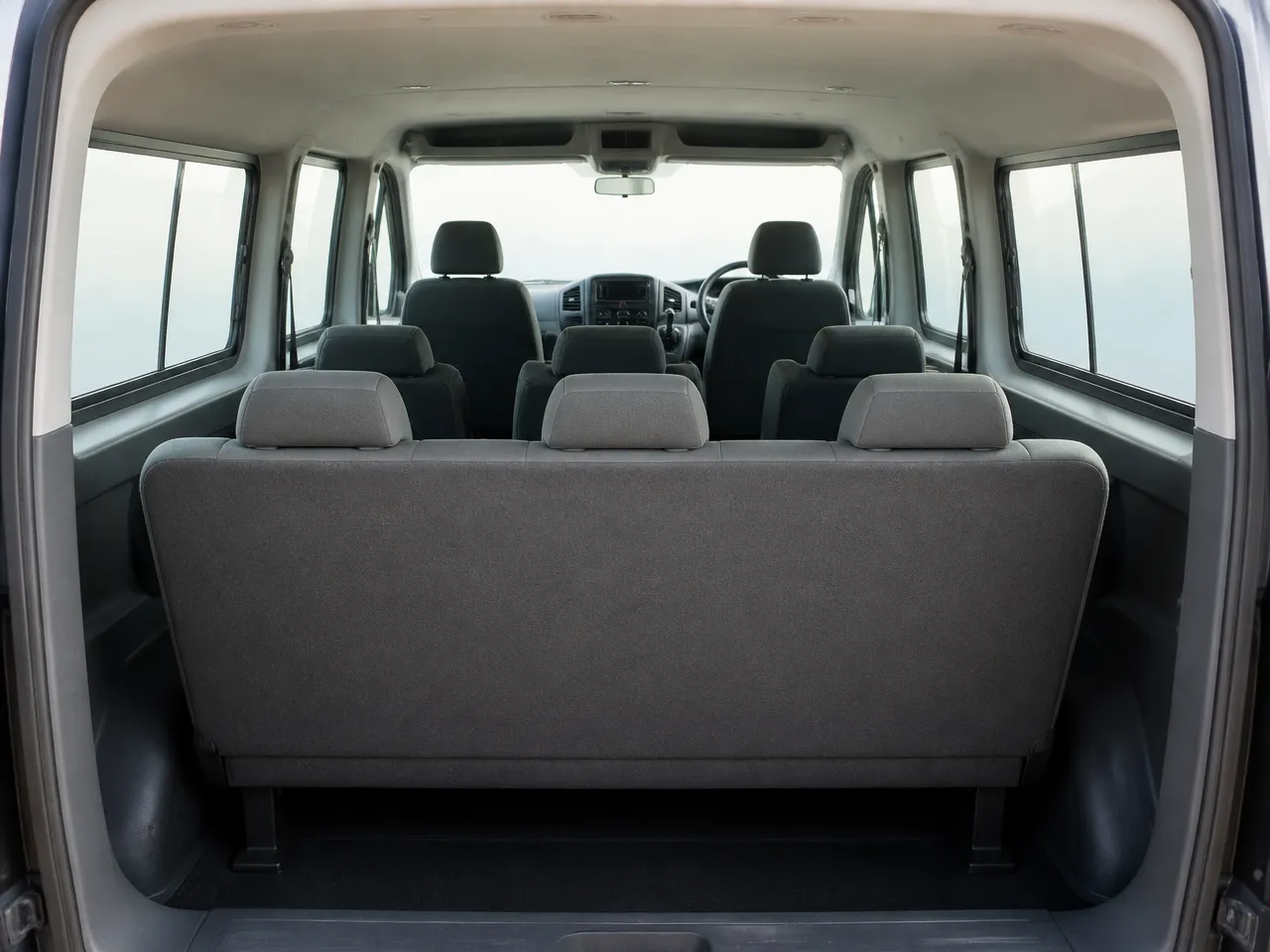 Ford Transit 17 Seater — wnętrze