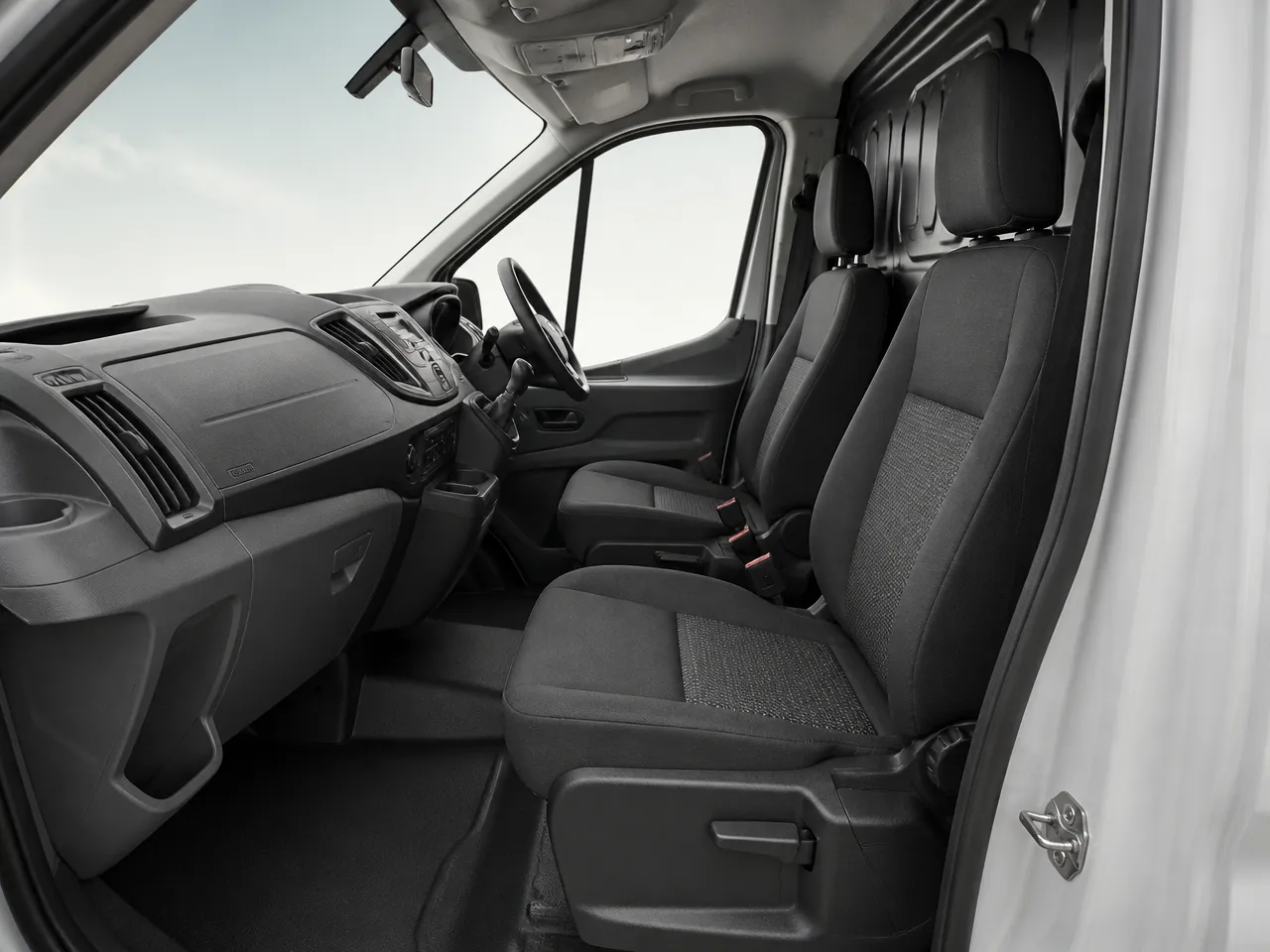 Ford Transit Cargo — салон