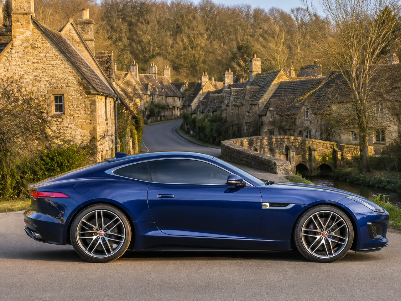 Jaguar F-Type — seitlich