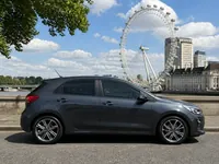 Kia Rio — сбоку