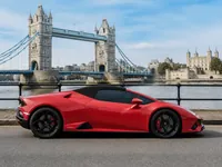 Lamborghini Huracan Evo Spyder — сбоку