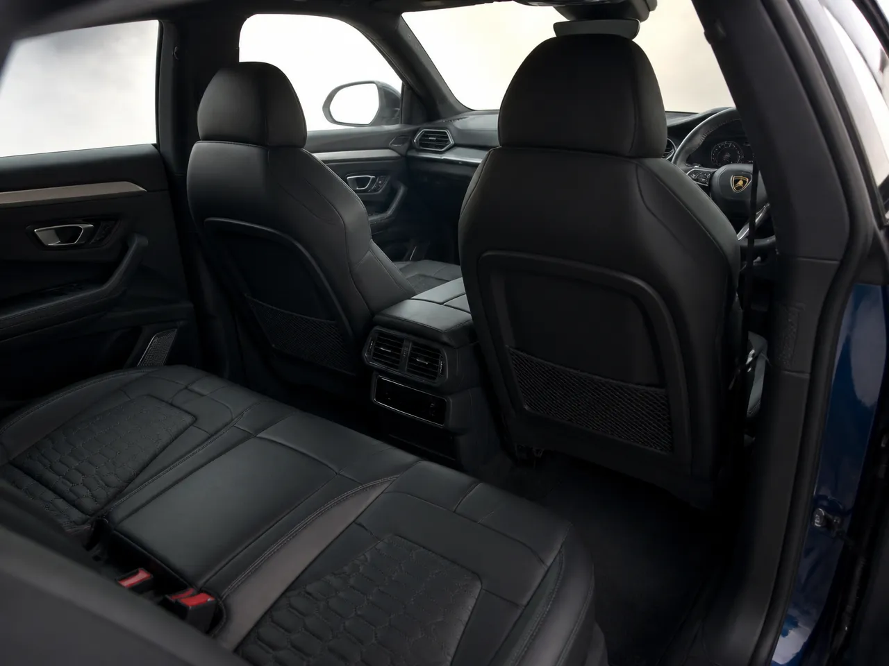 Lamborghini Urus — interior