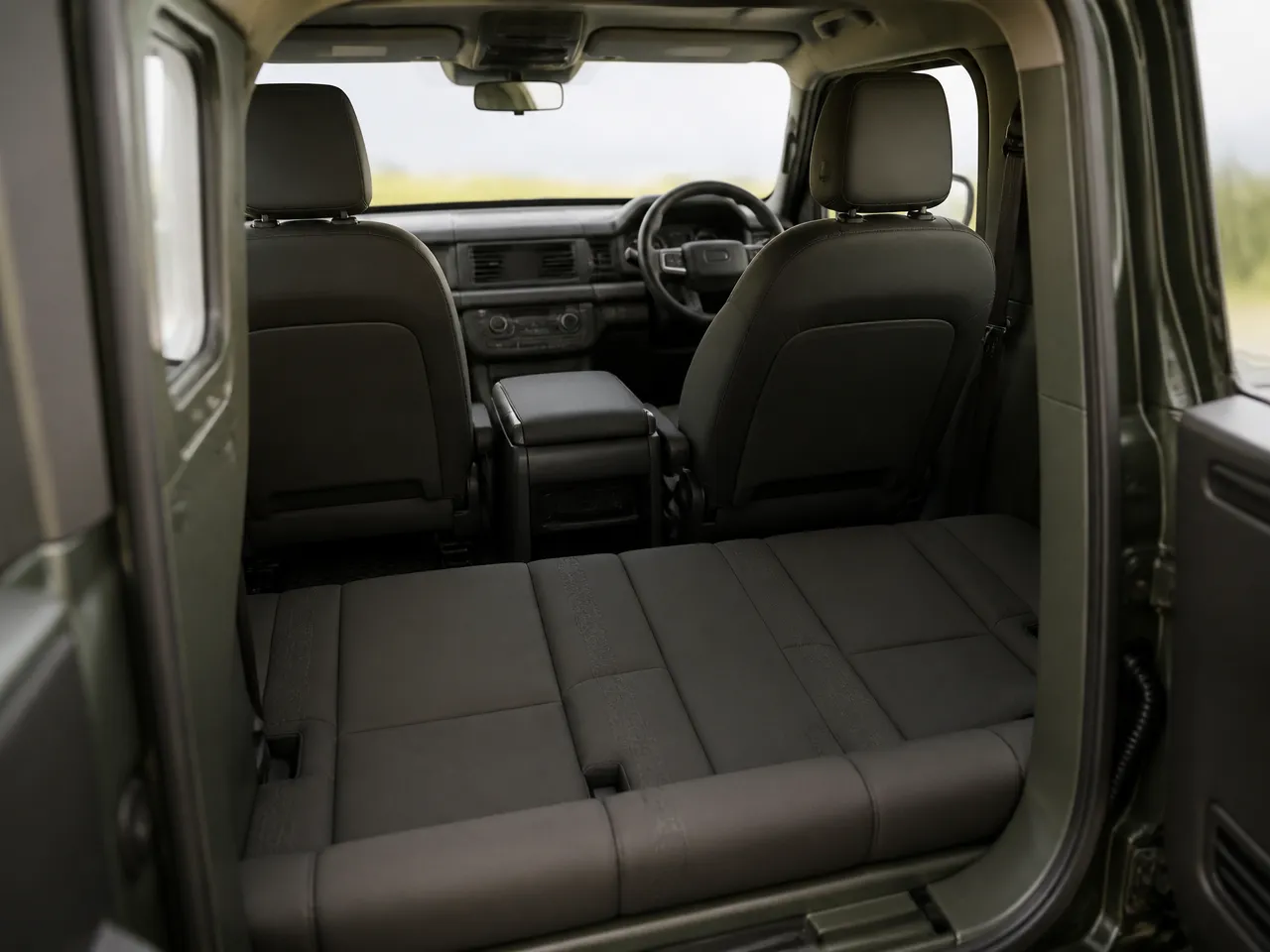 Land Rover Defender 110 — interieur
