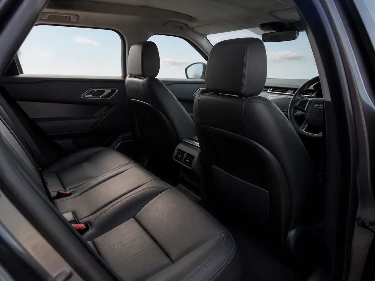 Land Rover Range Rover Velar — المقصورة الداخلية