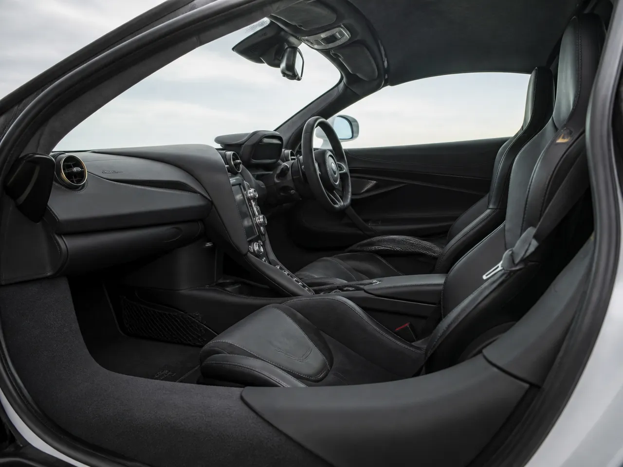 McLaren 720S — iç mekân