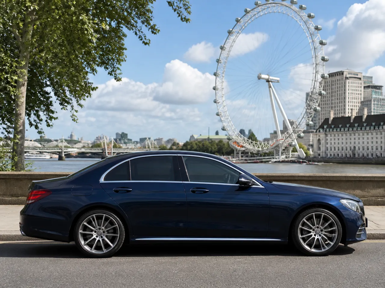 Mercedes-Benz E-Class — 侧面