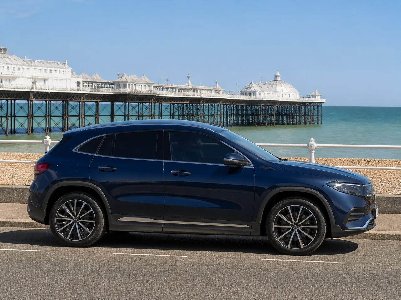 Mercedes-Benz EQA — side